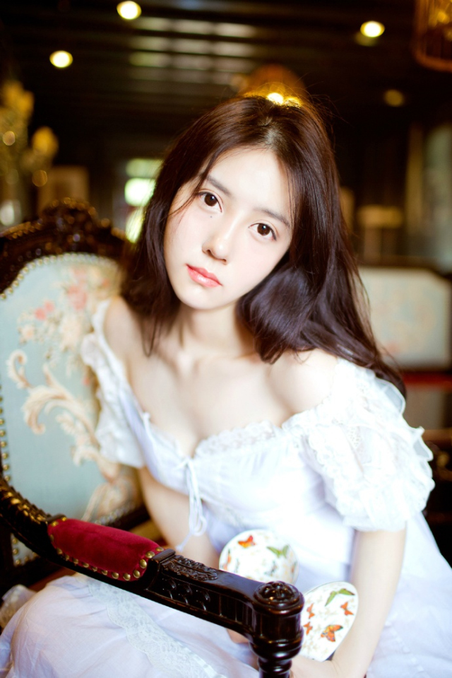 戏，这么演，叫戏，那么演，也叫戏，这一场下了，那一场上来，看戏的，是自己，上台的，也是自己。你是自由的，你有权利以自己的方式表达自己的路。他人喜不喜欢你走出来的路，不是你的事情，因为，毕竟，你没有强迫任何人。